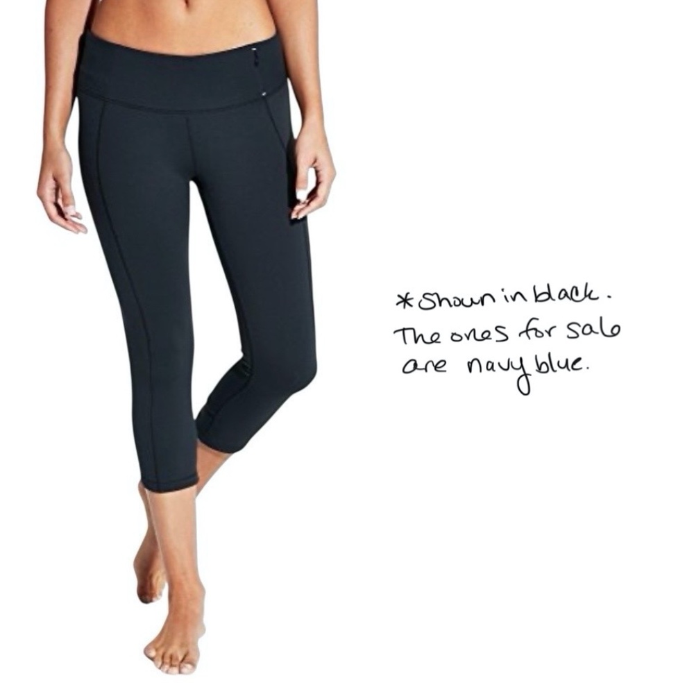 CALIA BY CARRIE UNDERWOOD NAVY BLUE ESSENTIAL CROSSOVER CAPRI LEGGINGS